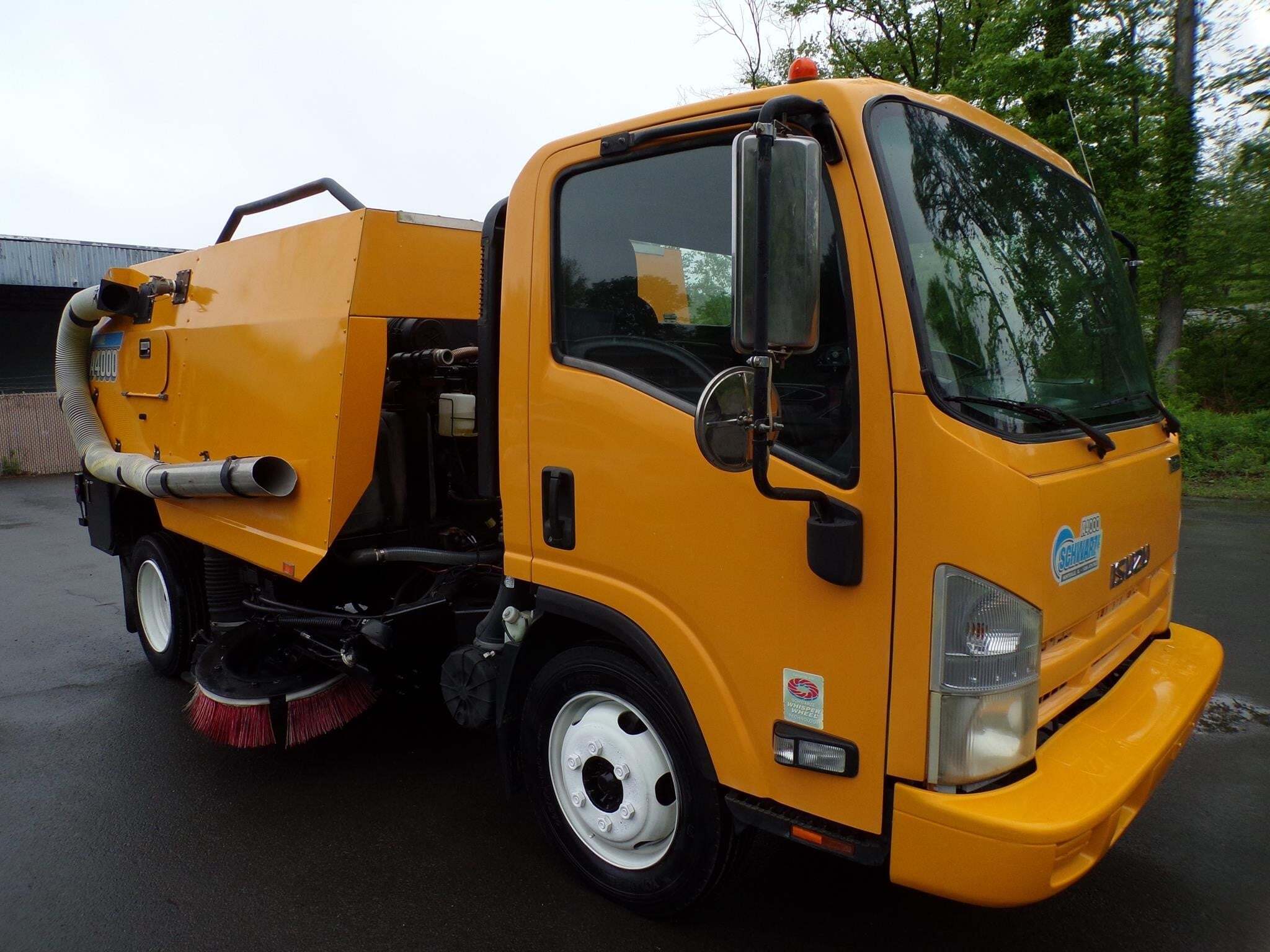 2010 ISUZU NQR in Langhorne, PA