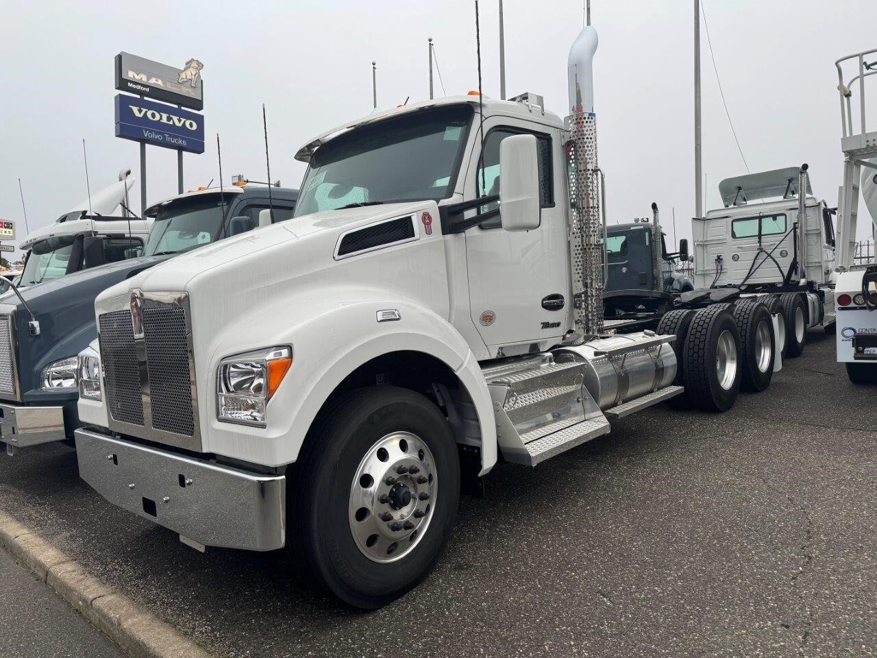 2025 KENWORTH T880 in Medford, NY