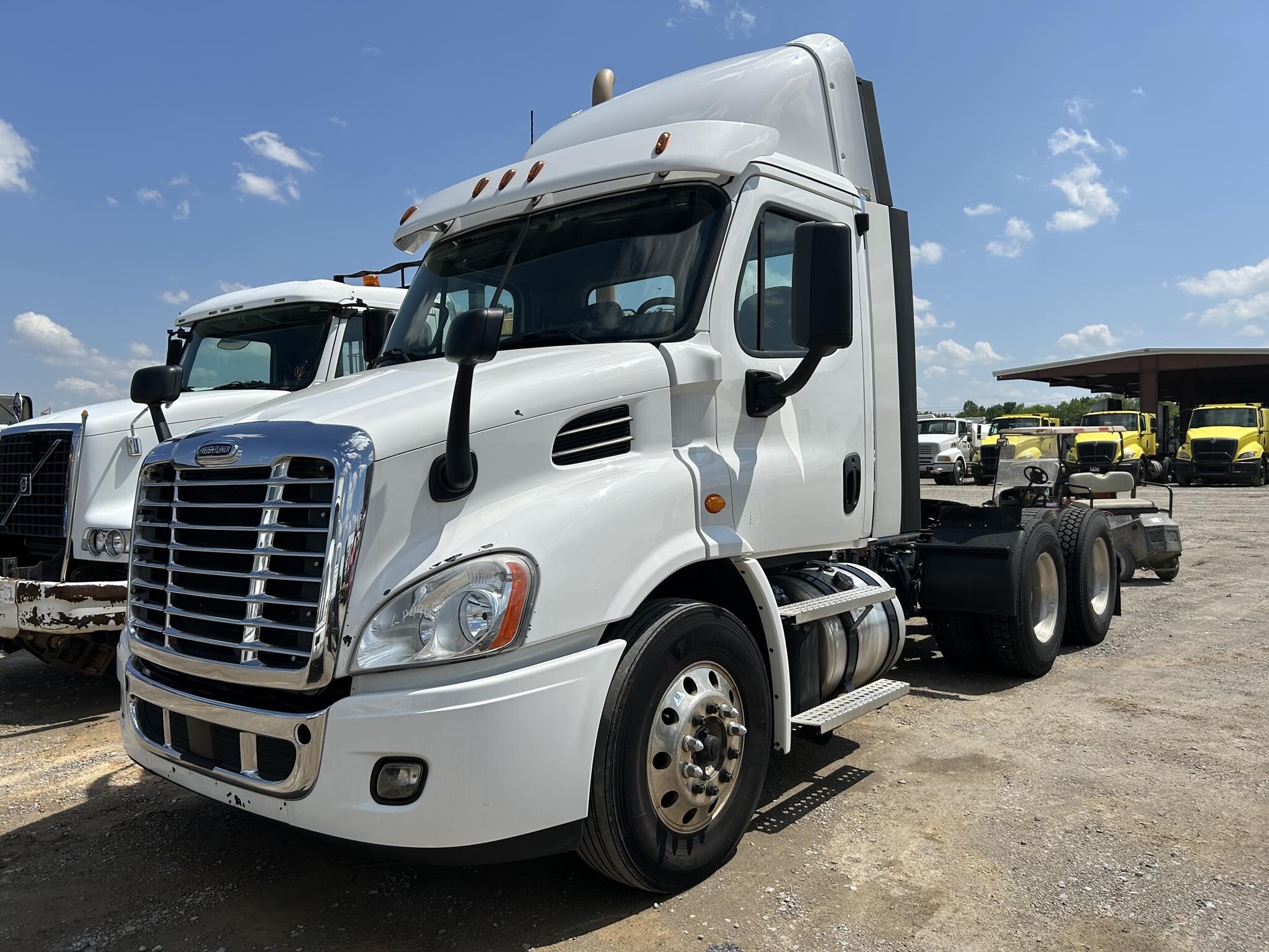 2020 FREIGHTLINER CASCADIA 113 in Covington, TN