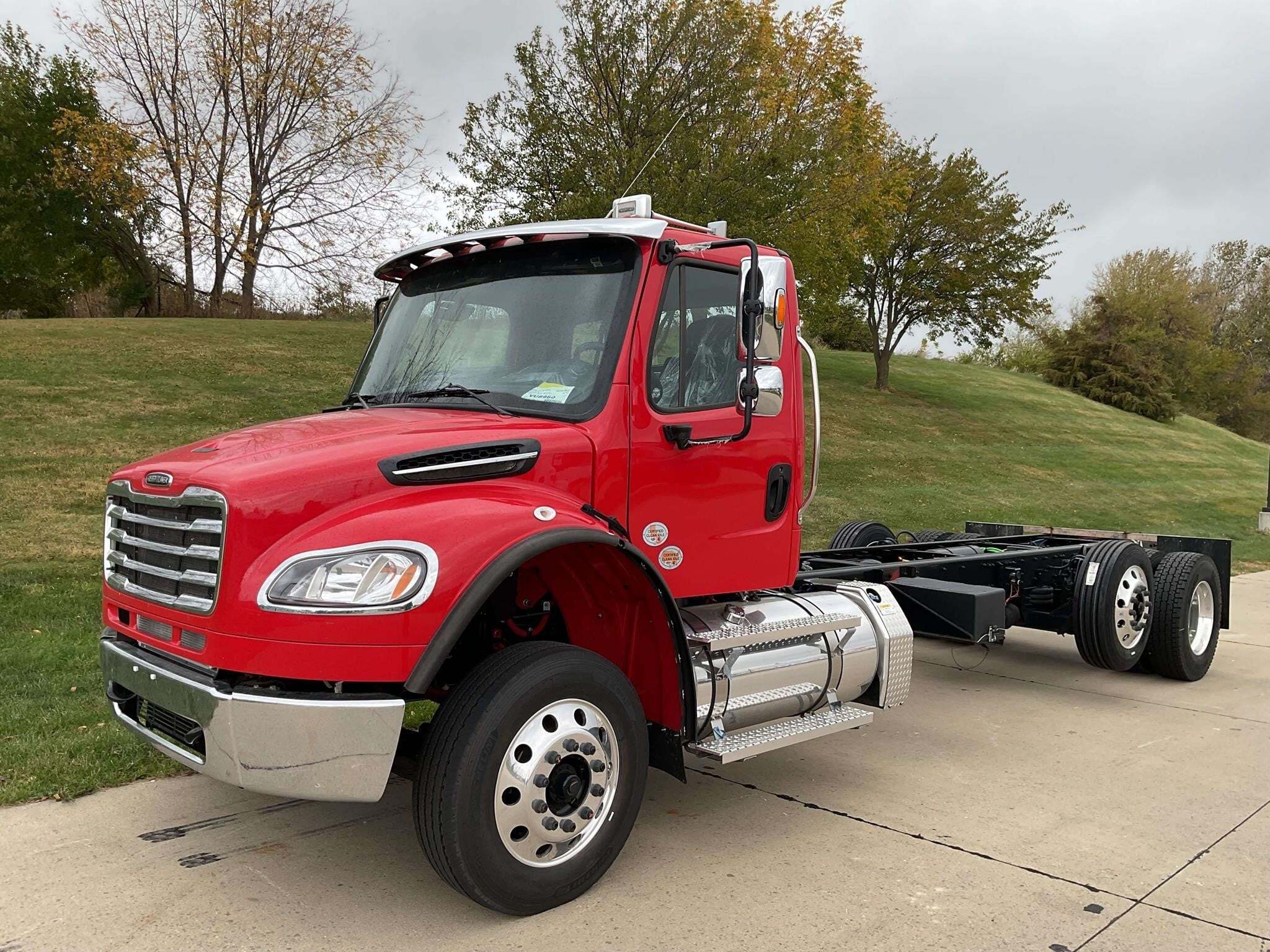 2025 FREIGHTLINER BUSINESS CLASS M2 106 in Dubuque, IA