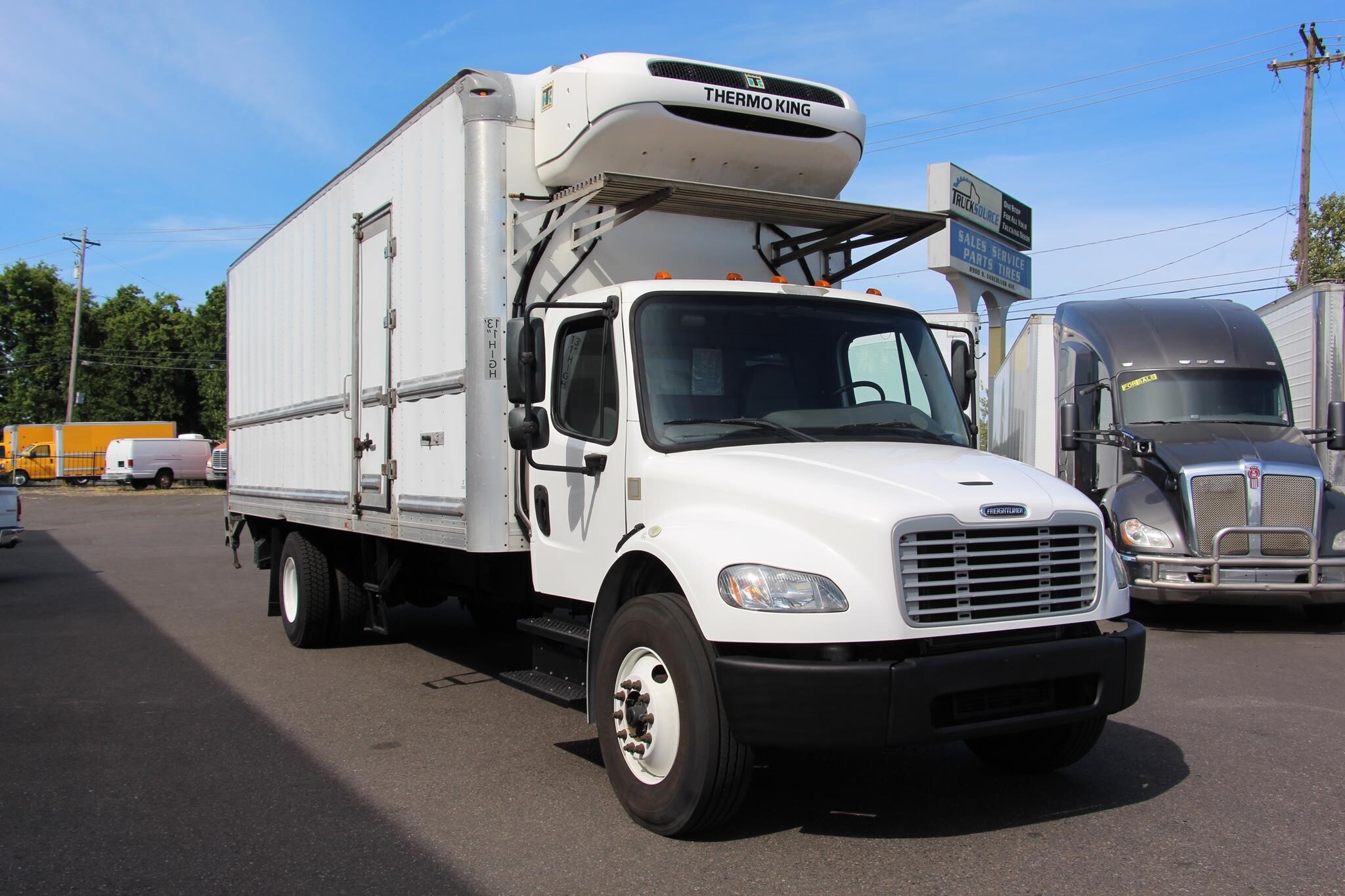 2019 FREIGHTLINER BUSINESS CLASS M2 106 in Portland, OR