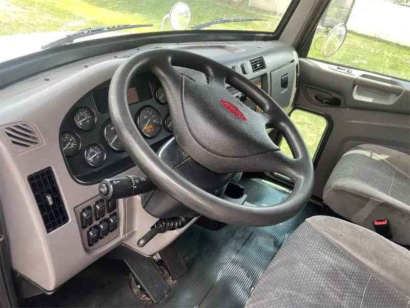 2015 PETERBILT 337