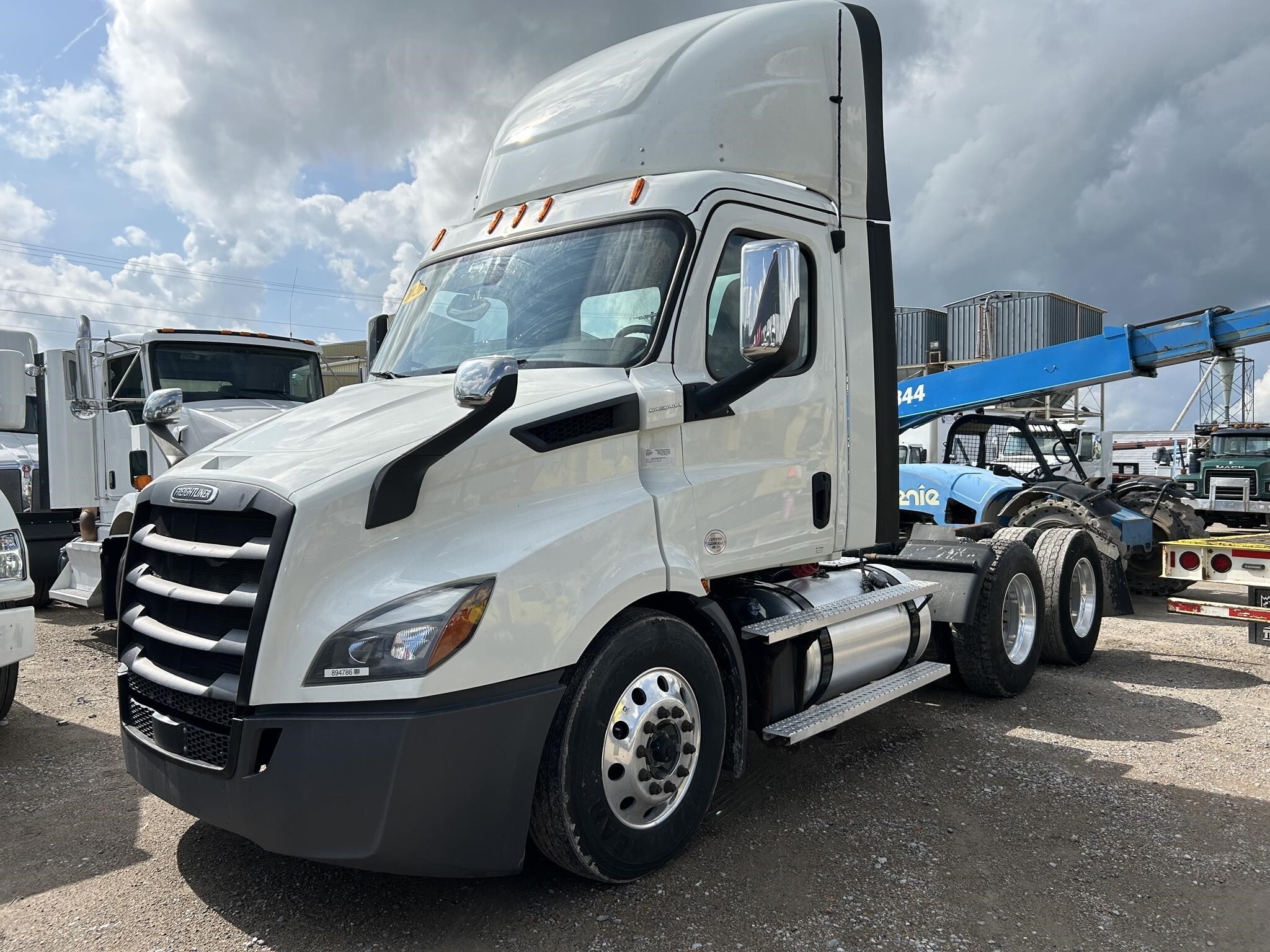 2020 FREIGHTLINER CASCADIA 116 in Covington, TN