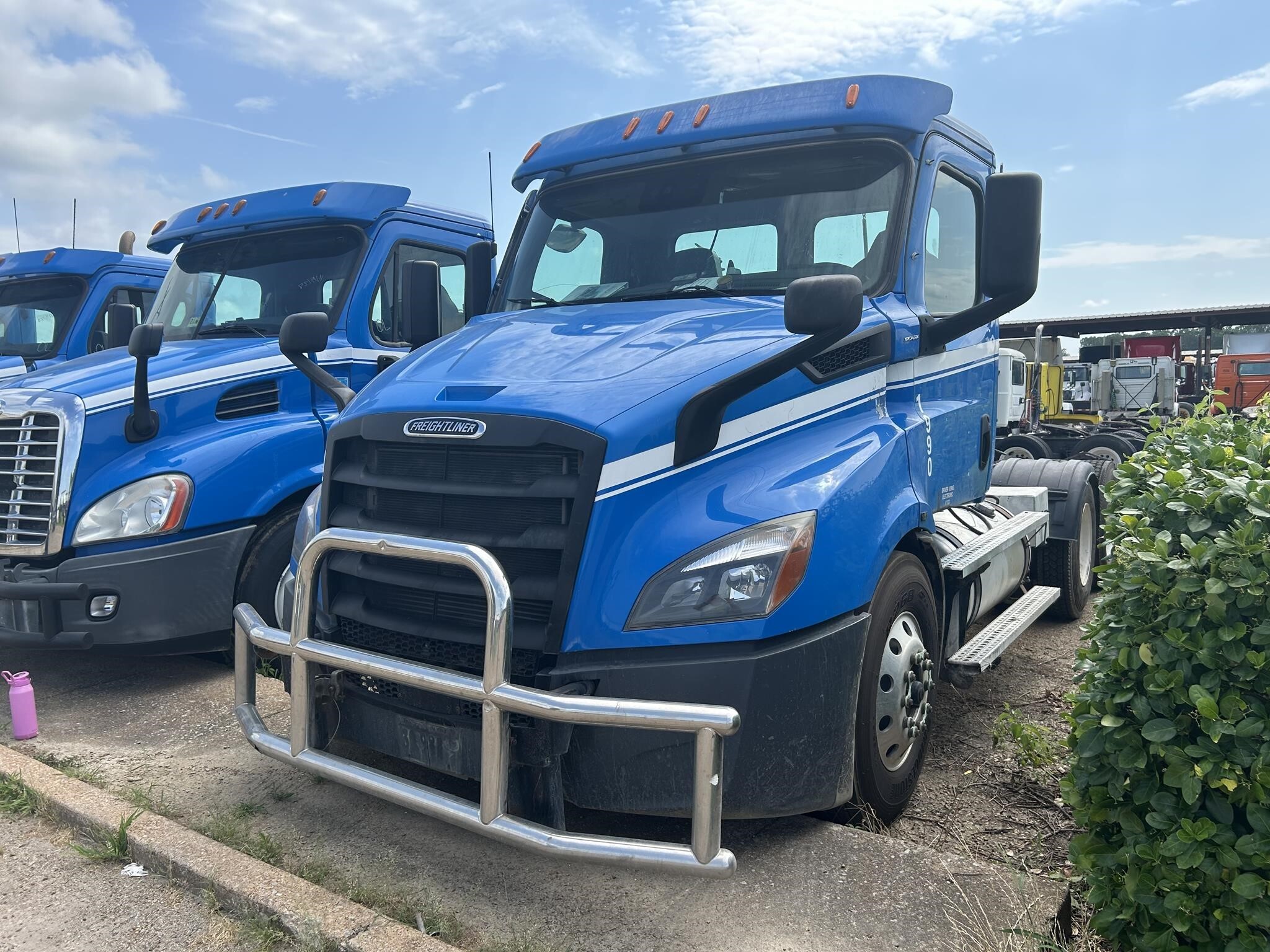2020 FREIGHTLINER CASCADIA 116 in Covington, TN