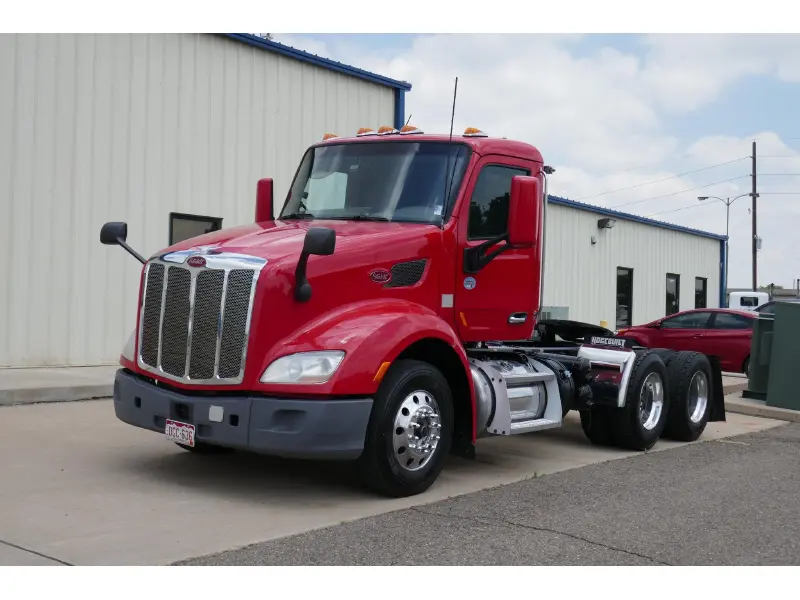 2017 PETERBILT 579