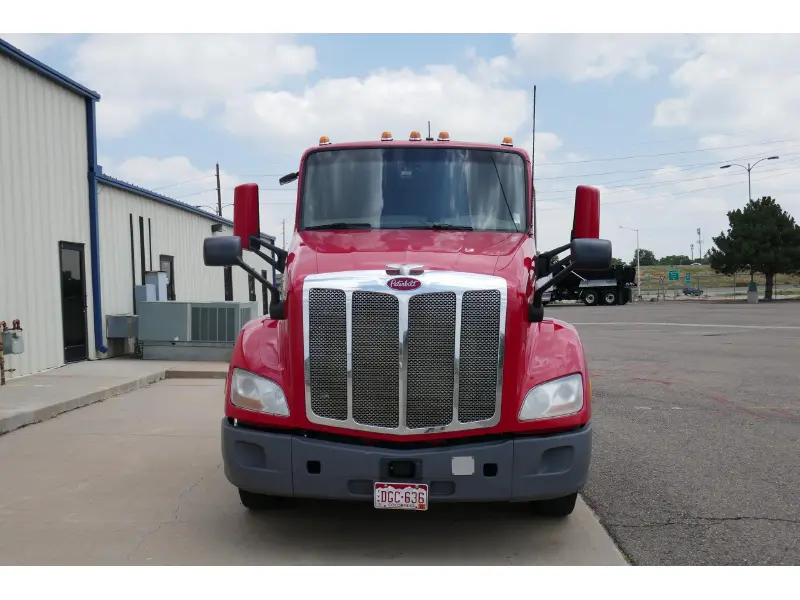 2017 PETERBILT 579