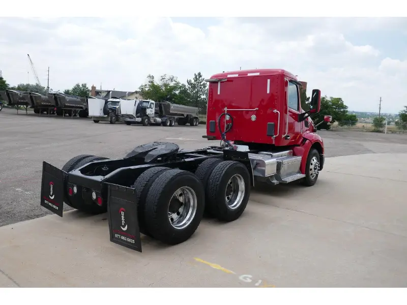 2017 PETERBILT 579