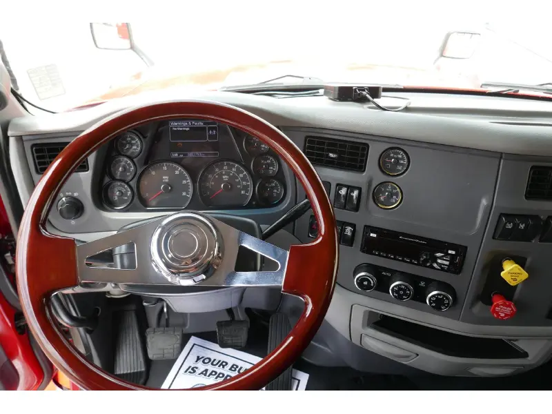 2017 PETERBILT 579