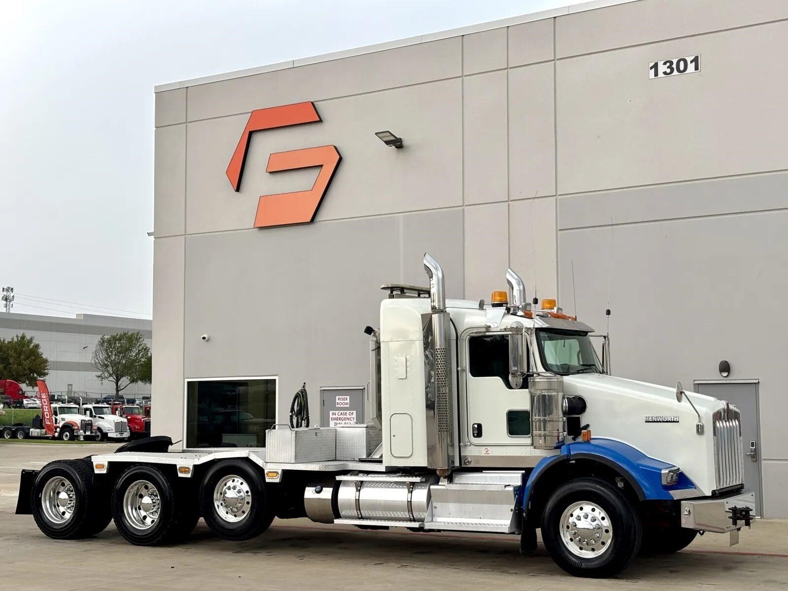 2016 KENWORTH T800 in Hutchins, TX