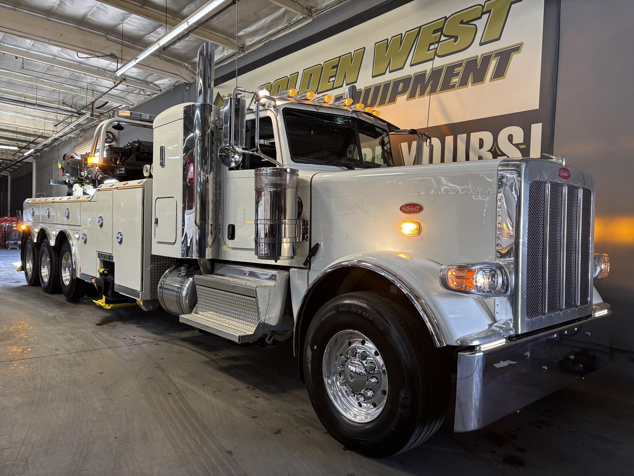 2024 PETERBILT 389 in Fullerton, CA