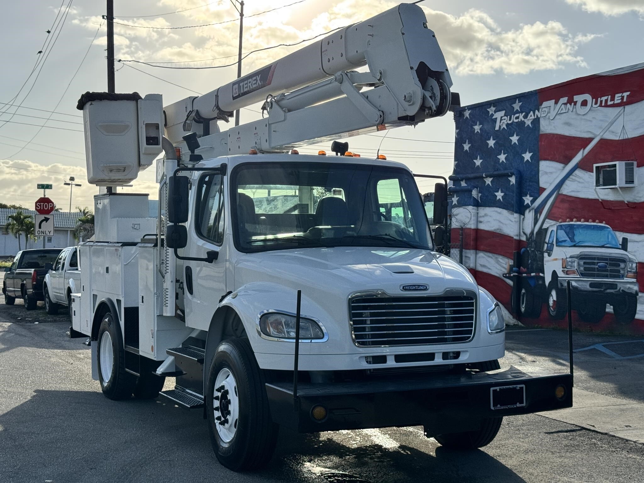 2014 TEREX HI RANGER HR46M in Miami, FL