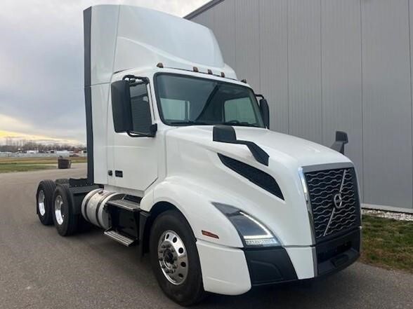 2023 VOLVO VNL64T300 in Grand Rapids, MI