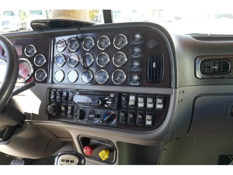 2020 PETERBILT 389