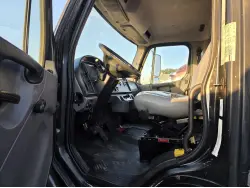 2011 FREIGHTLINER BUSINESS CLASS M2 106