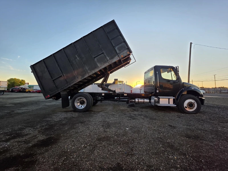 2011 FREIGHTLINER BUSINESS CLASS M2 106