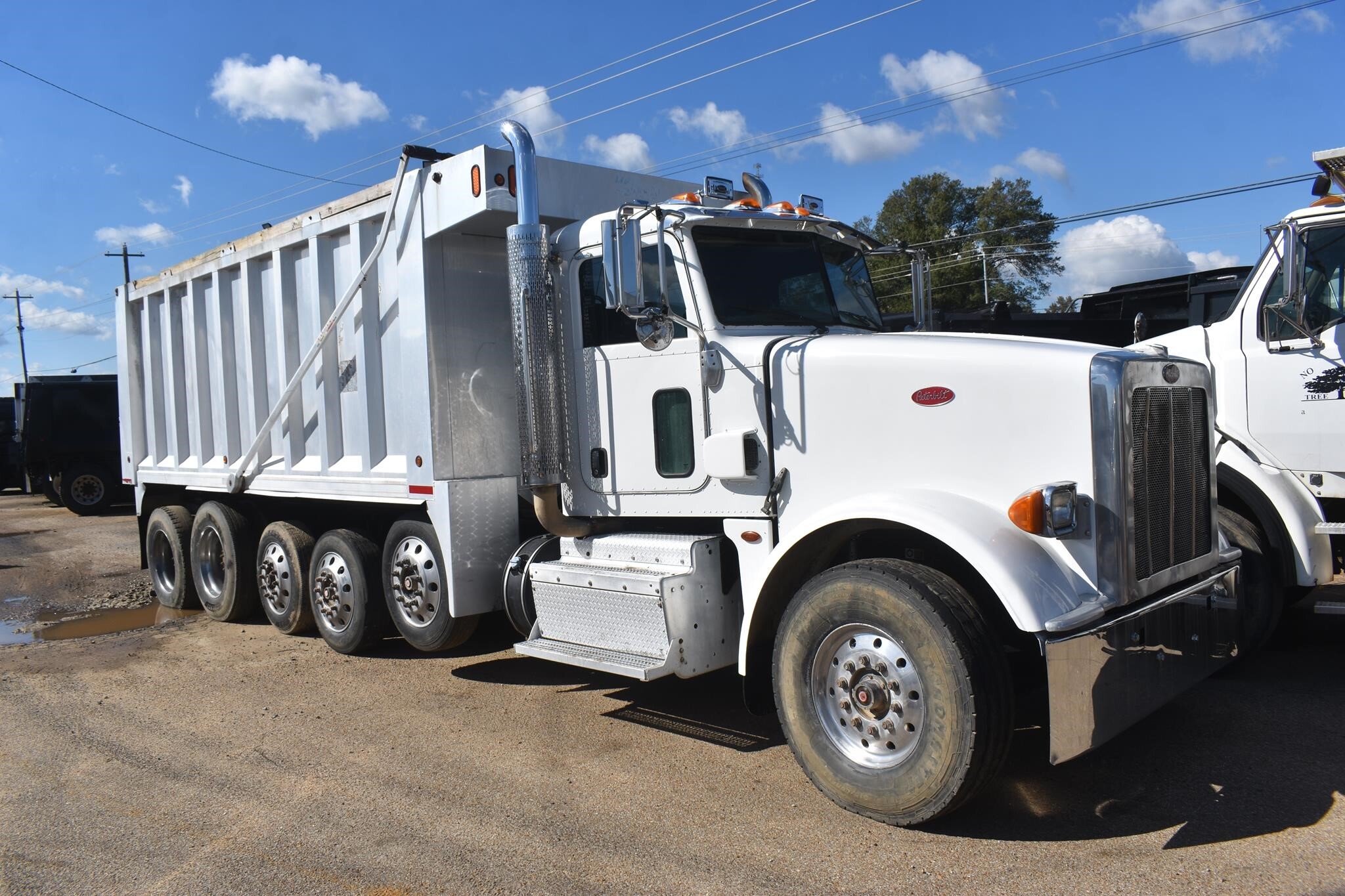 2014 PETERBILT 367 in Covington, TN