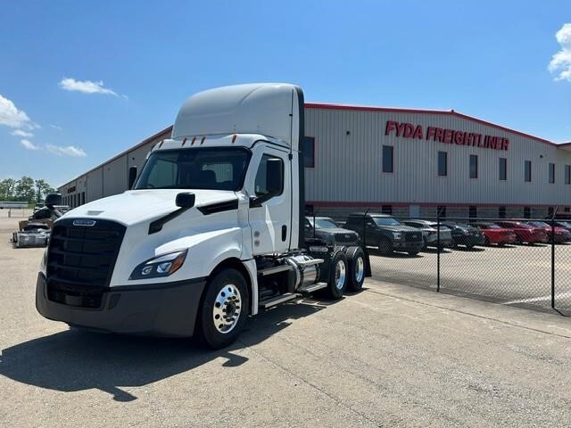 2027 FREIGHTLINER CASCADIA 126 in Zanesville, OH