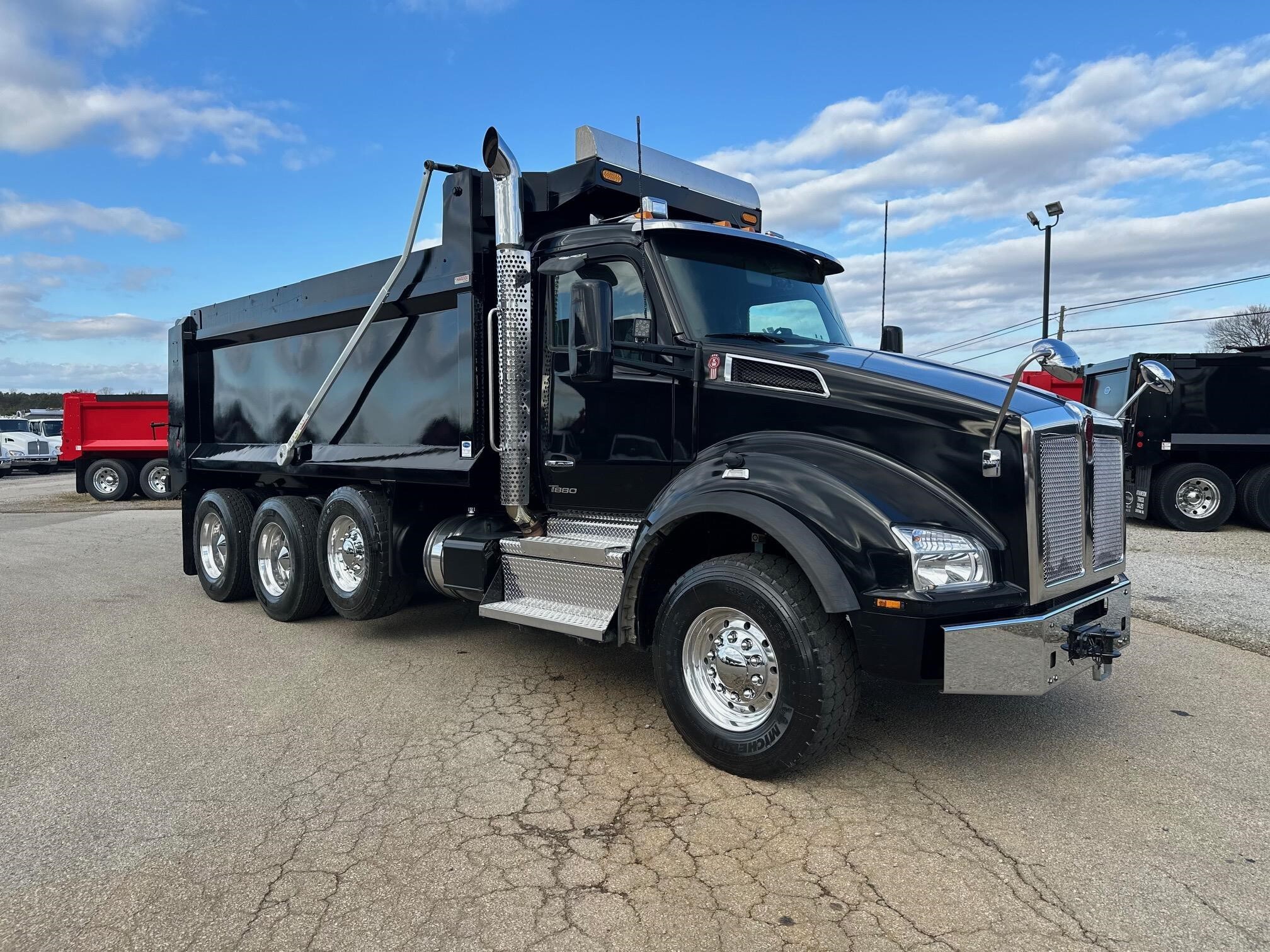 2023 KENWORTH T880 in Chatham, VA