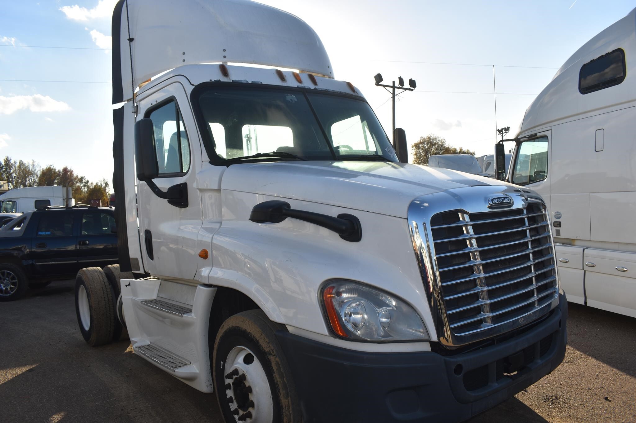 2014 FREIGHTLINER CASCADIA 125 in Covington, TN