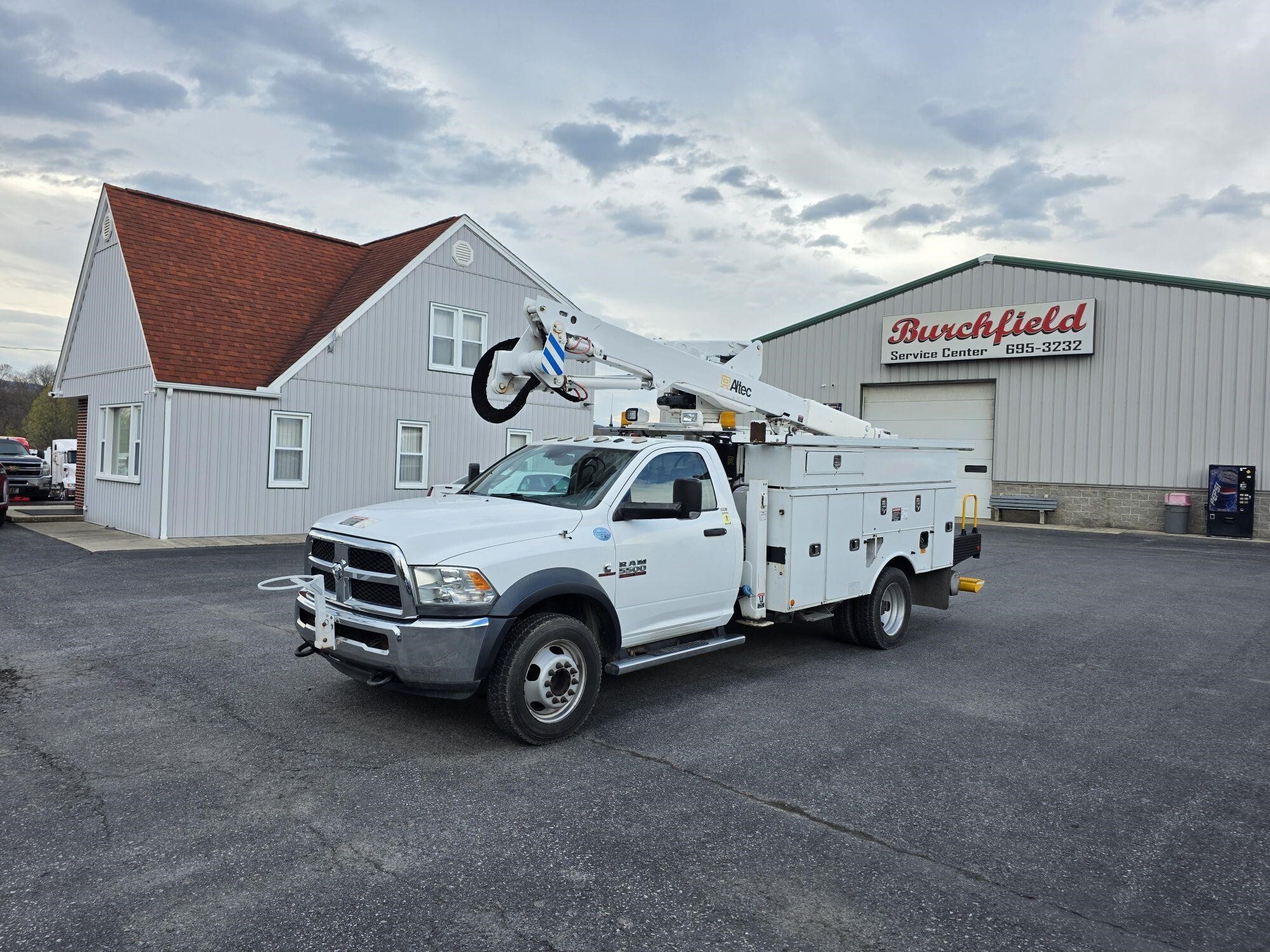 2016 ALTEC AT40G in Duncansville, PA