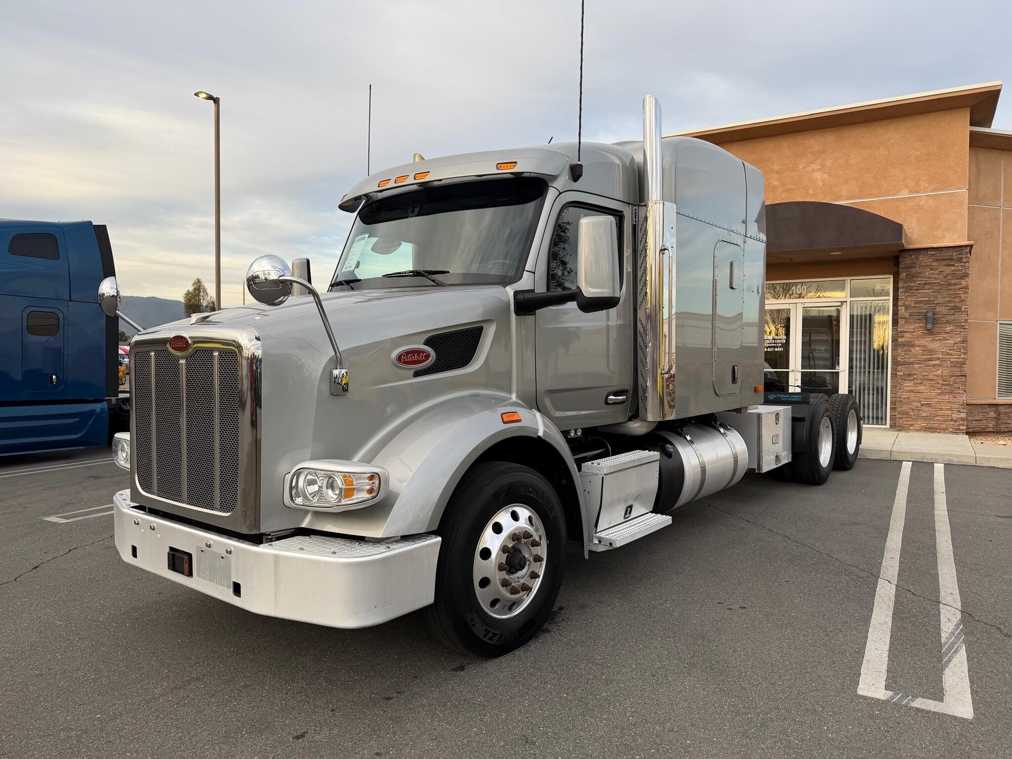 2023 PETERBILT 567 in Fontana, CA