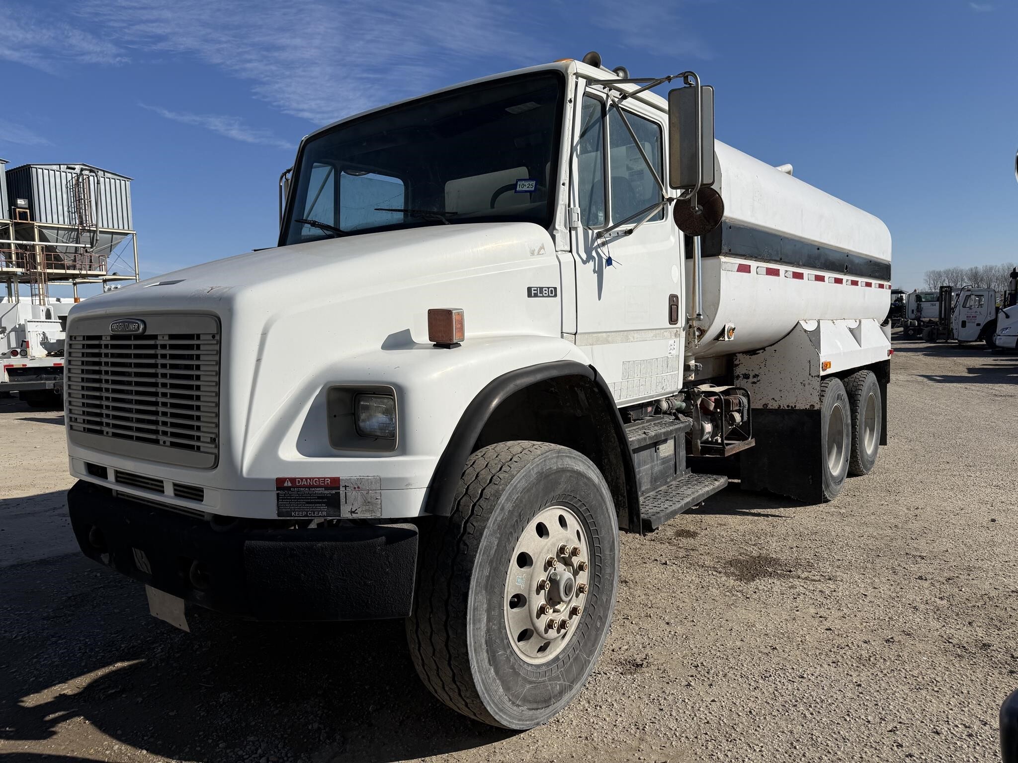 2002 FREIGHTLINER FL80 in Covington, TN