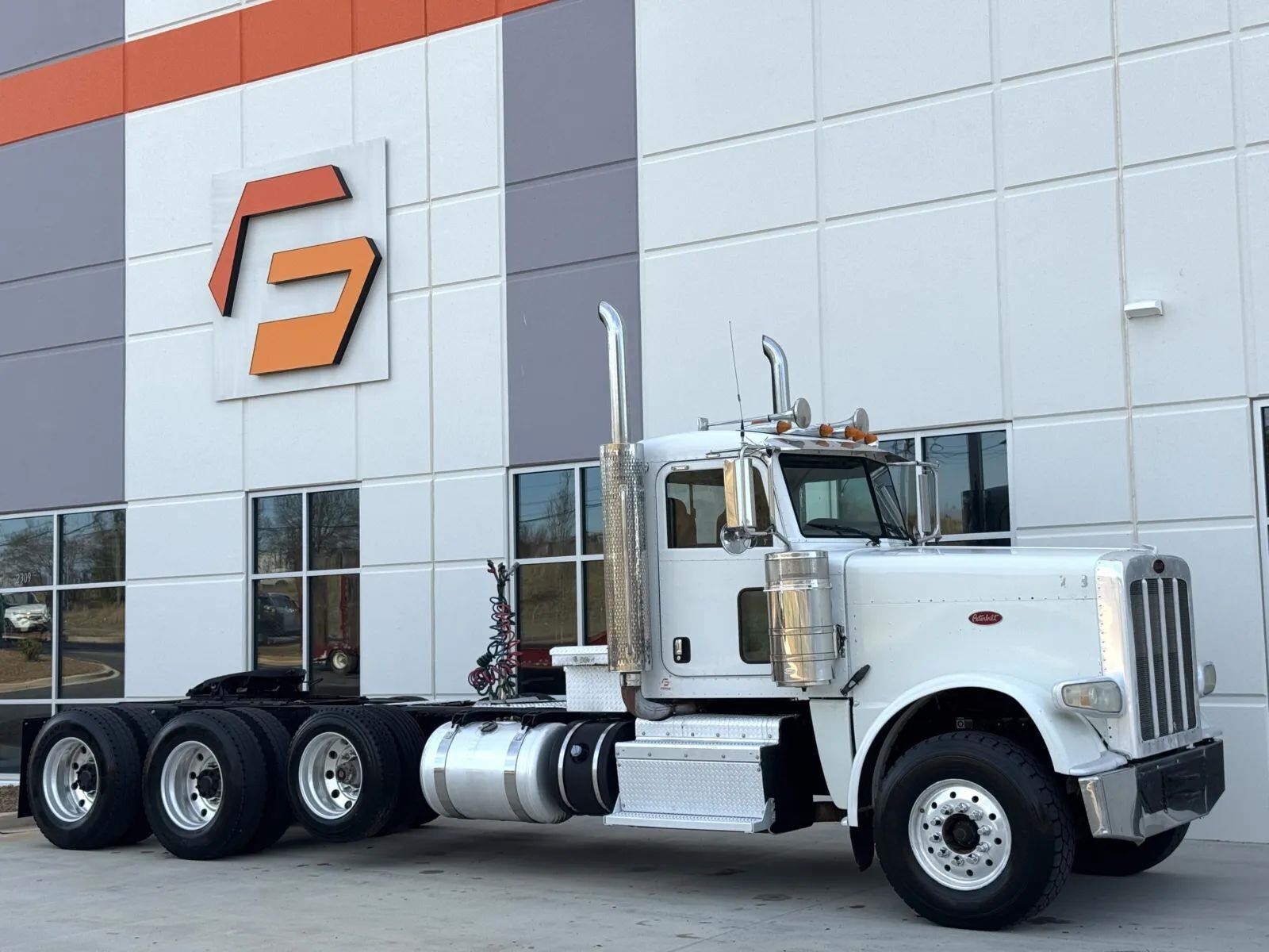 2011 PETERBILT 388 in Greer, SC