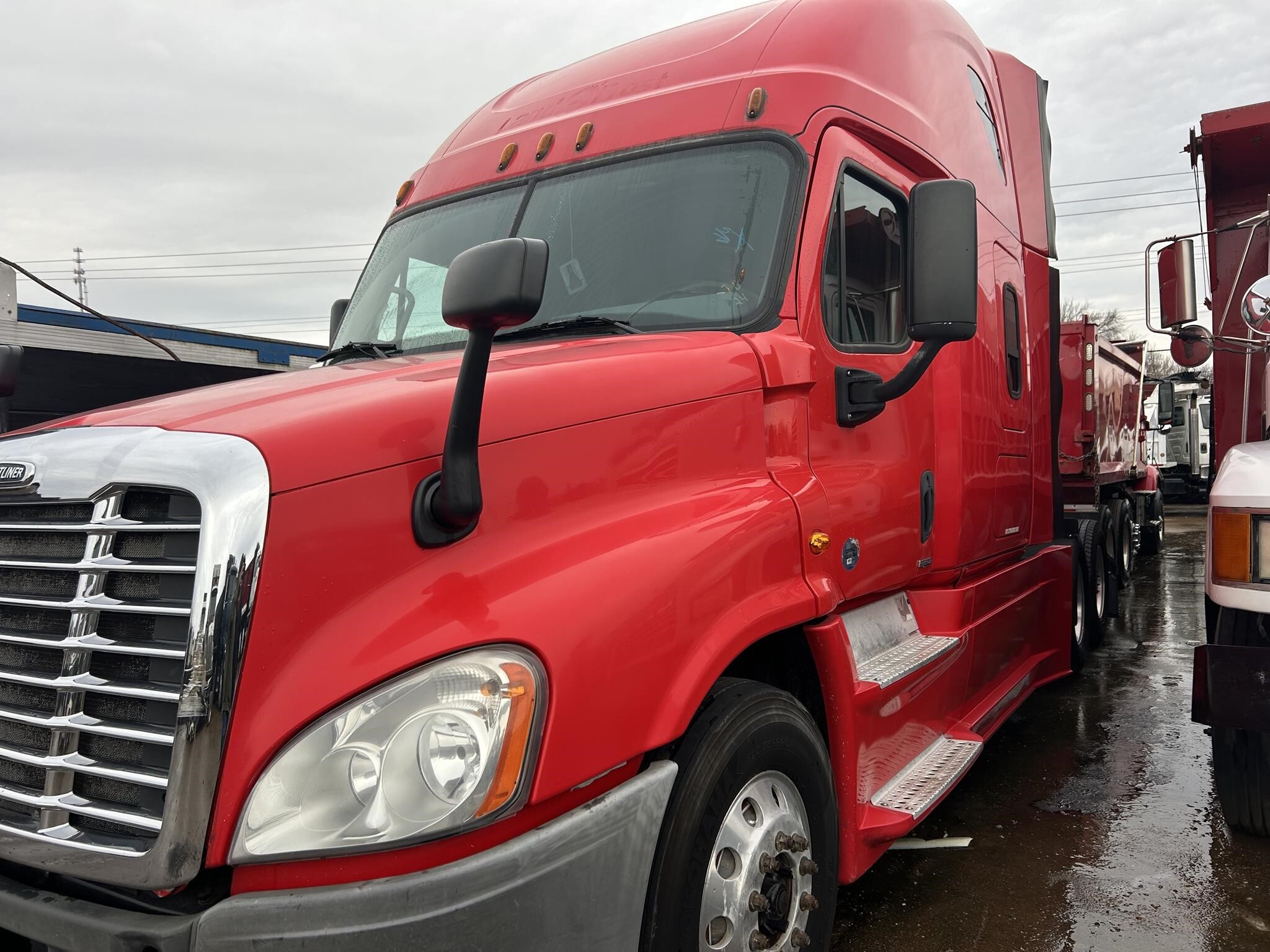 2015 FREIGHTLINER CASCADIA 125 in Covington, TN