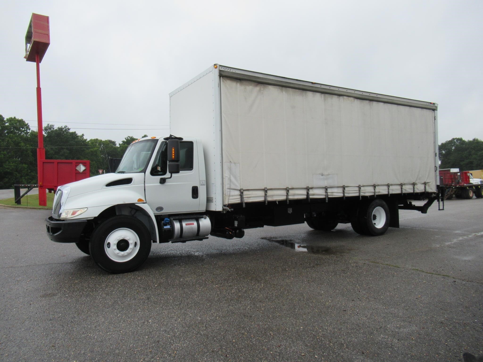 2017 INTERNATIONAL DURASTAR 4300 in Tuscaloosa, AL