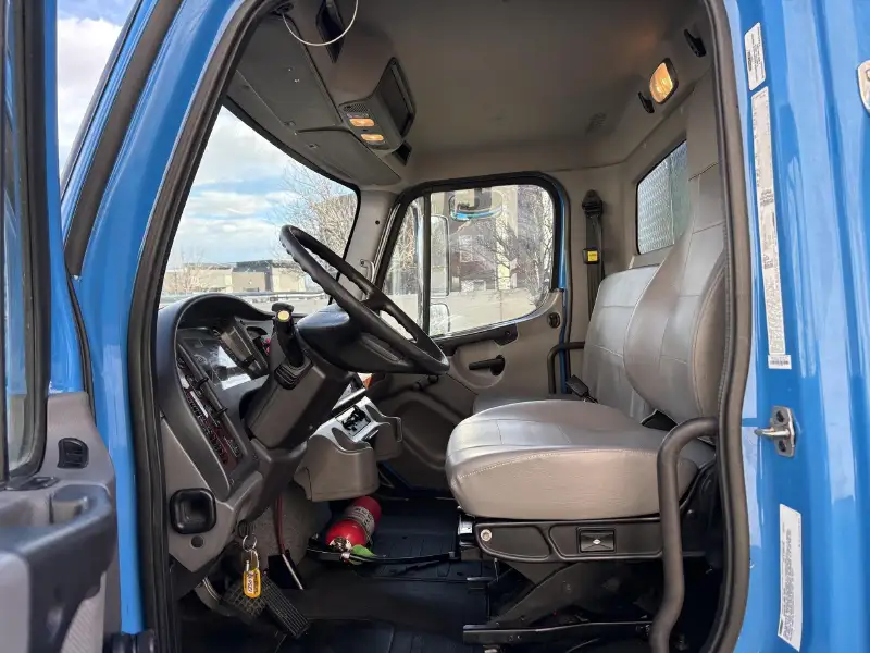 2015 FREIGHTLINER BUSINESS CLASS M2 106