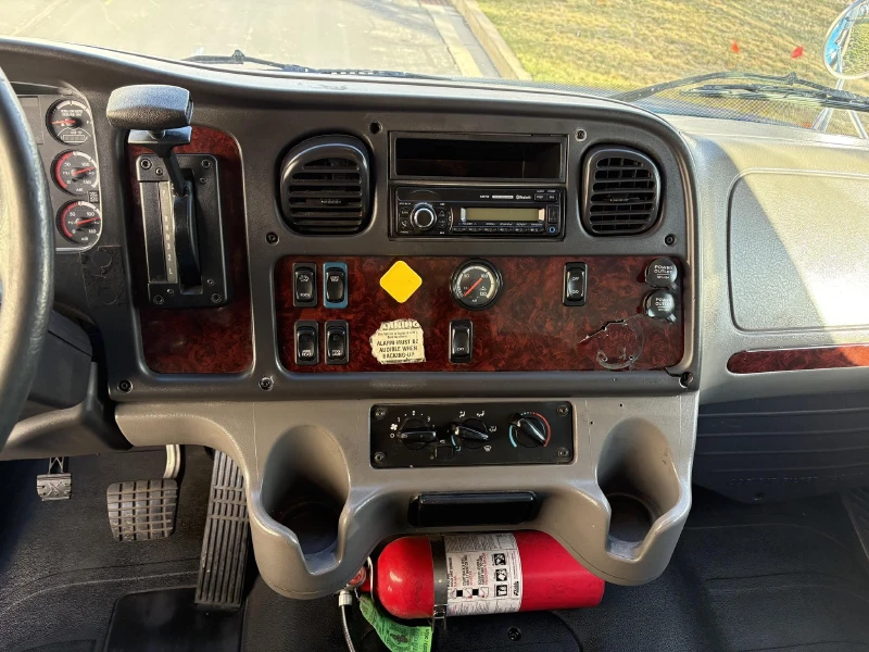 2015 FREIGHTLINER BUSINESS CLASS M2 106