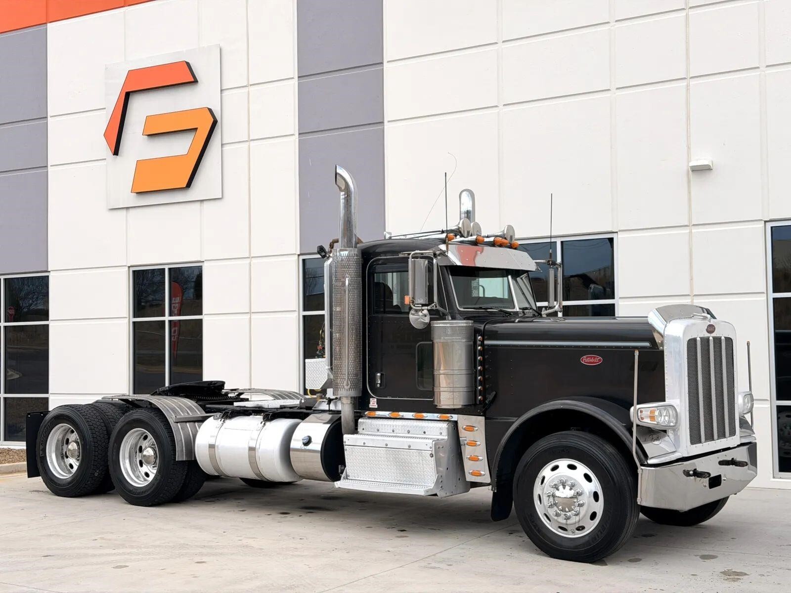 2012 PETERBILT 389 in Greer, SC