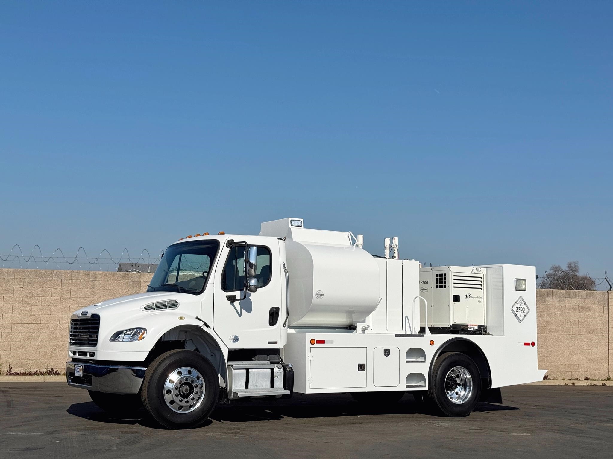 2012 FREIGHTLINER BUSINESS CLASS M2 106 in Sacramento, CA