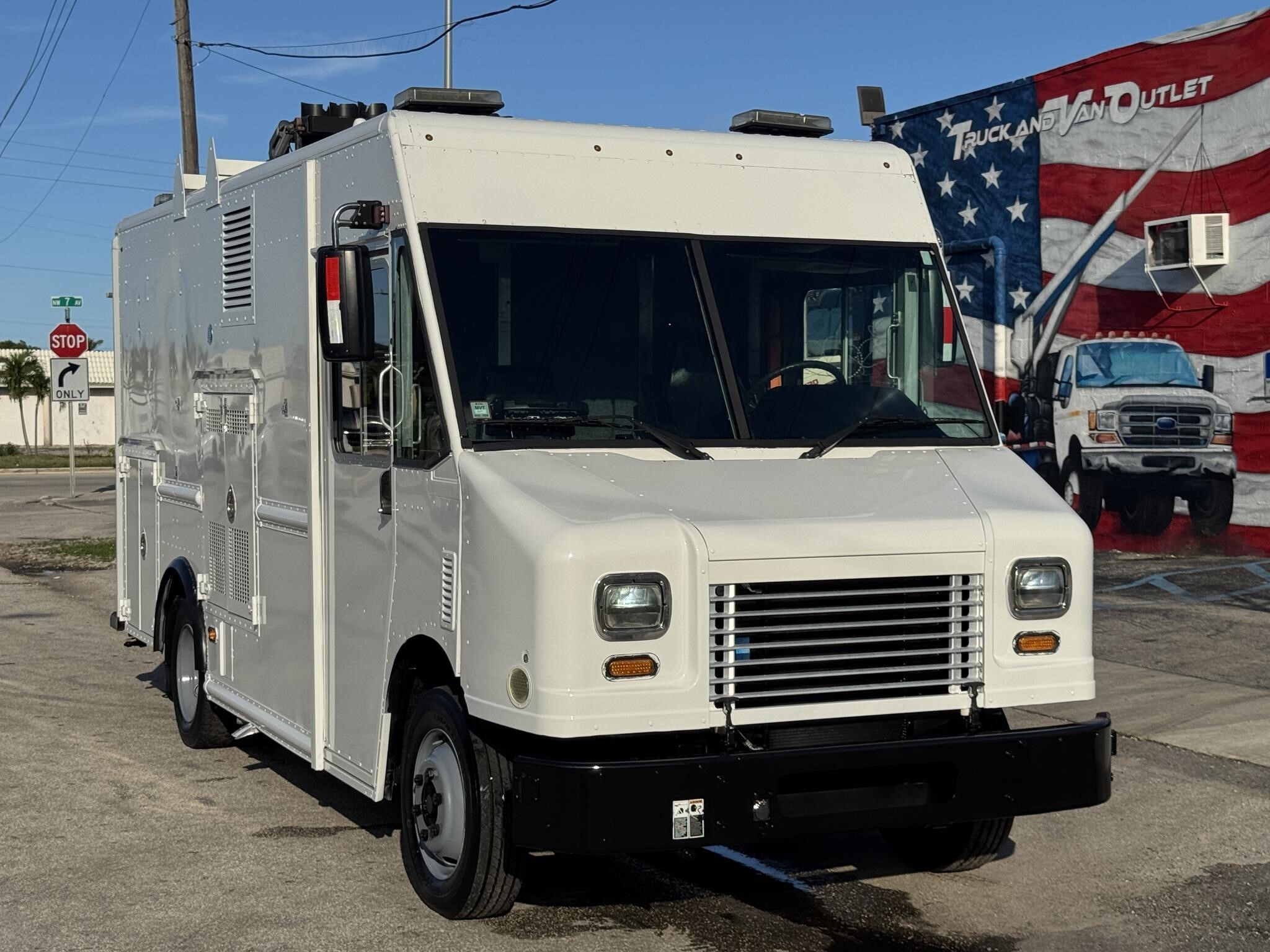 2016 FREIGHTLINER MT45 in Miami, FL