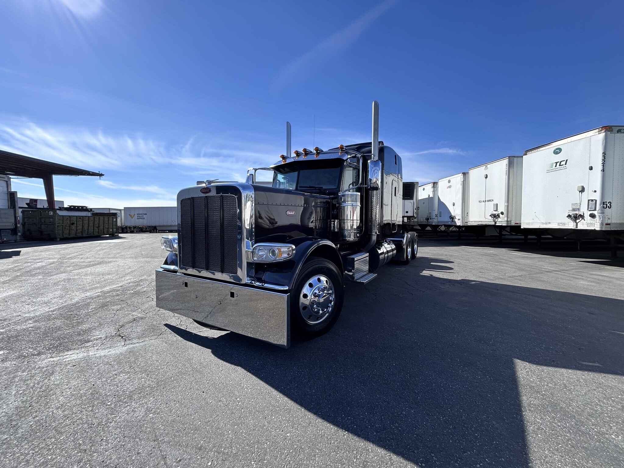 2023 PETERBILT 389 in Fontana, CA