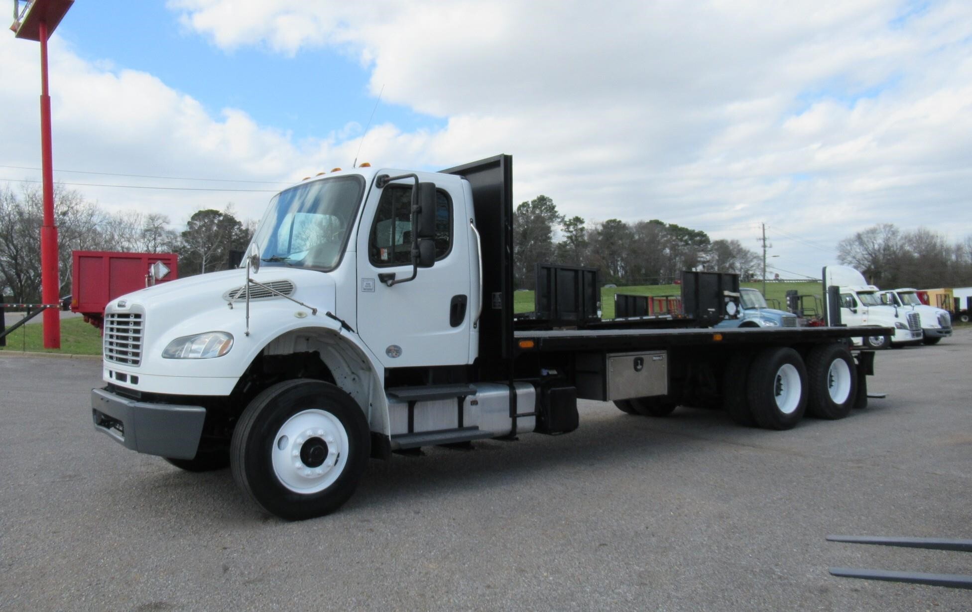 2016 FREIGHTLINER BUSINESS CLASS M2 106 in Tuscaloosa, AL