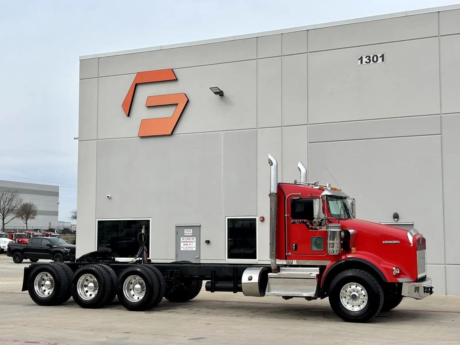 2020 KENWORTH T800 in Hutchins, TX