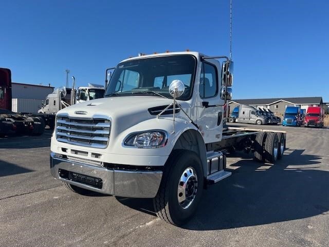 2026 FREIGHTLINER BUSINESS CLASS M2 106 PLUS in Youngstown, OH
