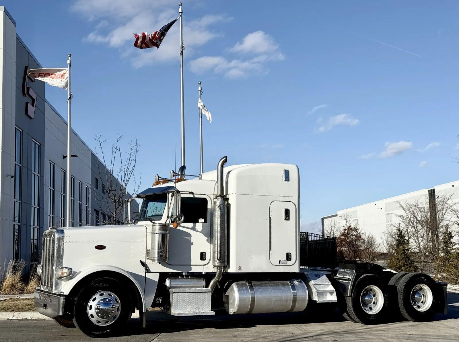 2014 PETERBILT 388 in New Lenox, IL