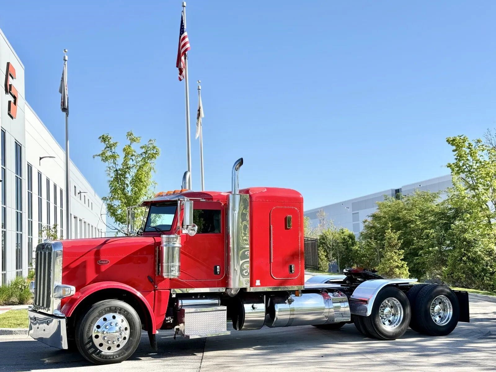 2013 PETERBILT 388 in New Lenox, IL