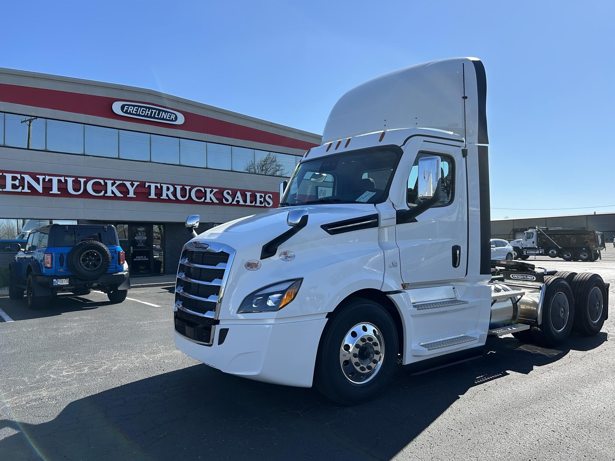 2027 FREIGHTLINER CASCADIA 126 in Jeffersonville, IN