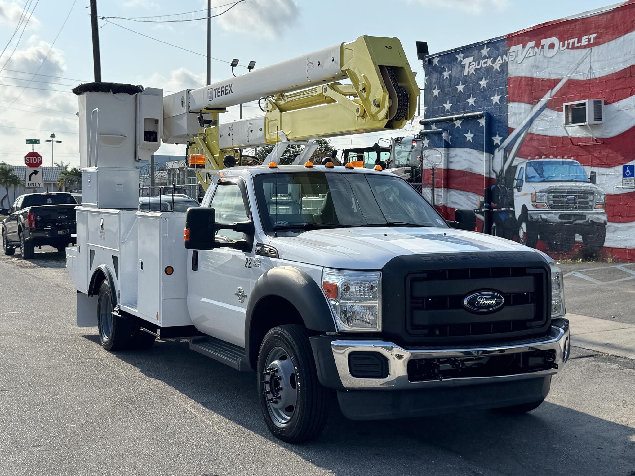2016 FORD F550 in Miami, FL