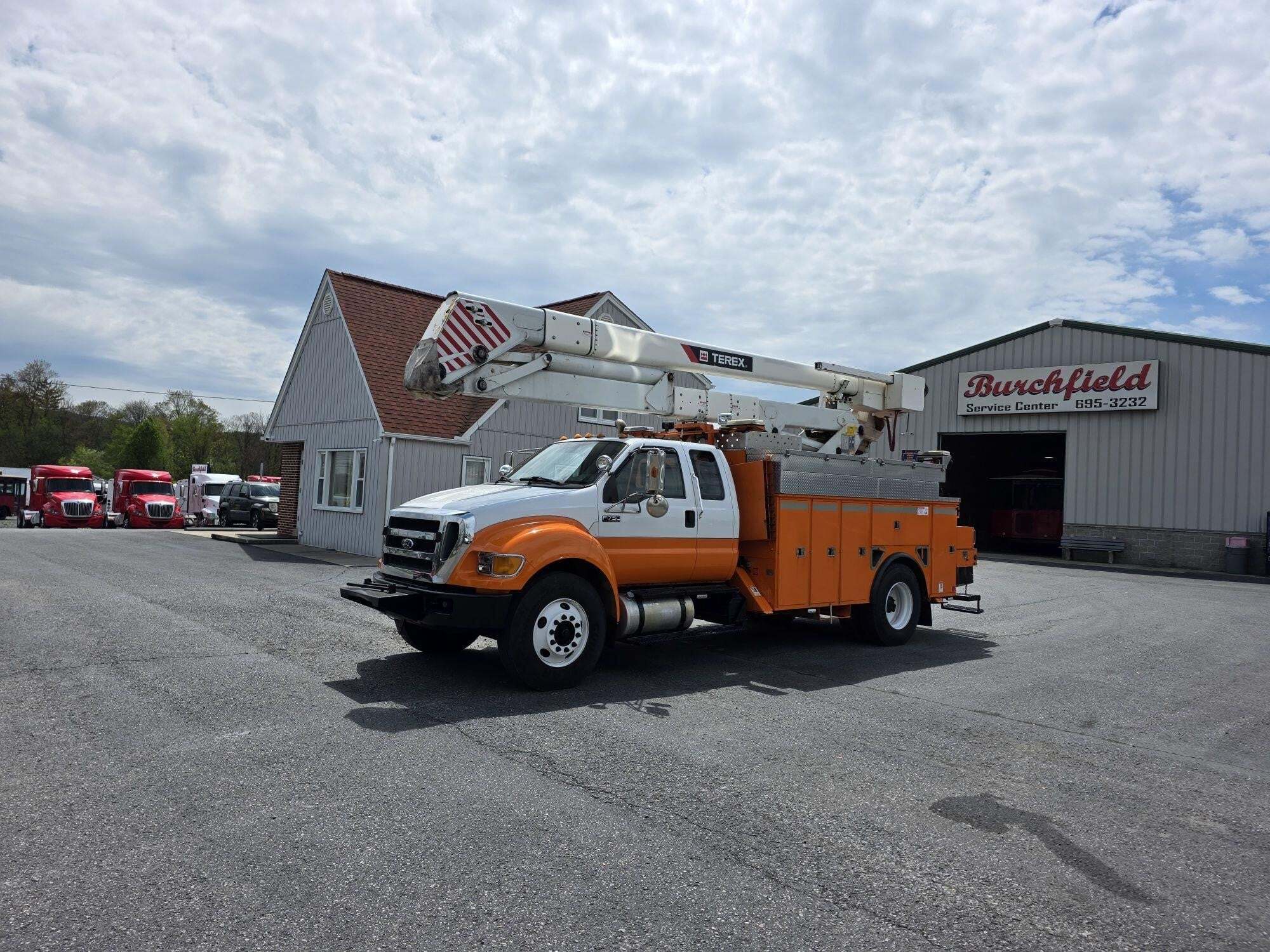 2013 TEREX HI RANGER HR52M in Duncansville, PA