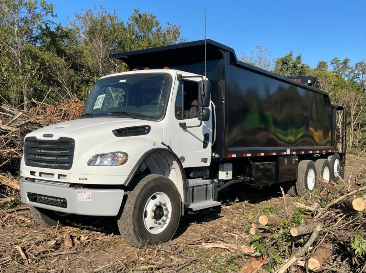 2025 FREIGHTLINER BUSINESS CLASS M2 106 in Tampa, FL