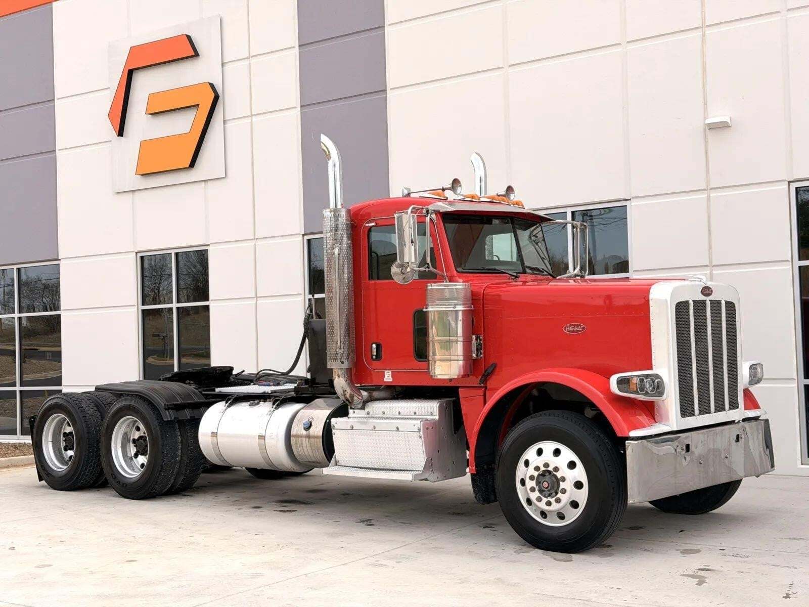 2017 PETERBILT 389 in Greer, SC