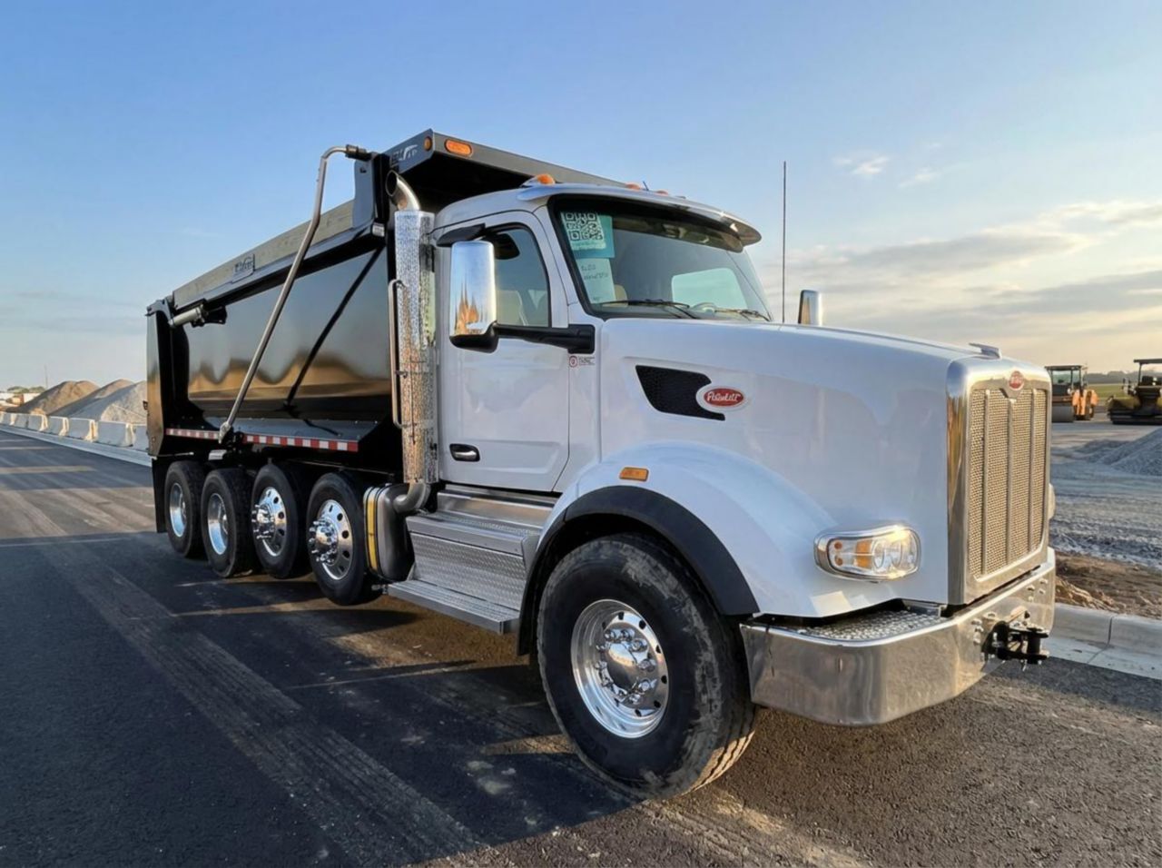 2027 PETERBILT 567 in Bridgeview, IL