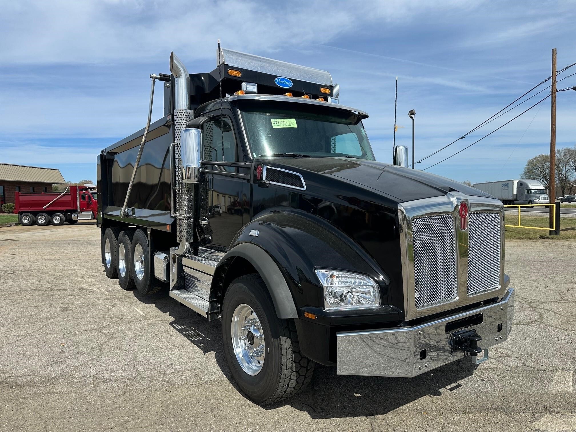 2027 KENWORTH T880 in Chatham, VA