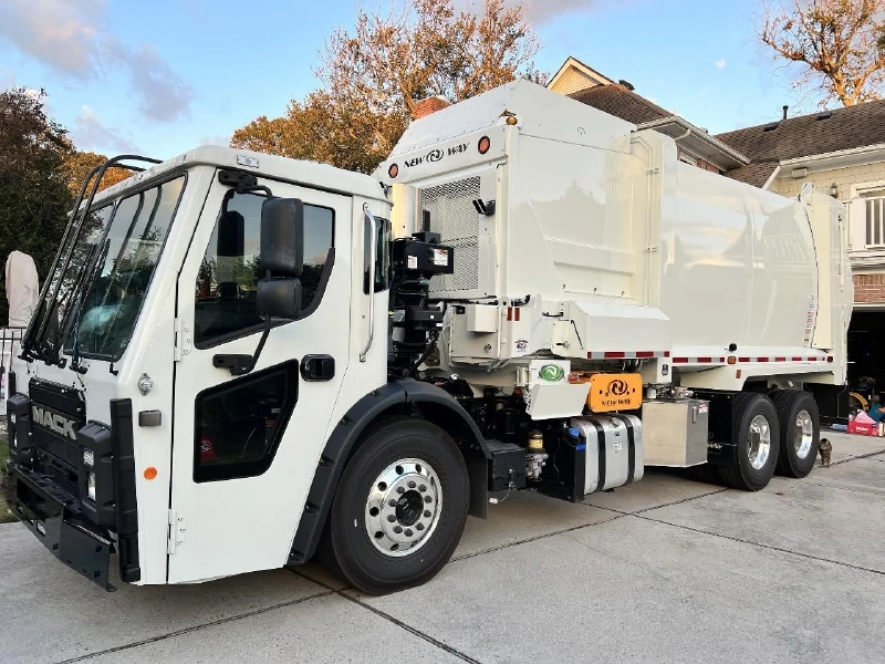 2026 MACK LR613