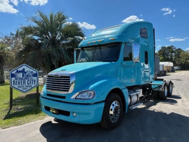 2015 FREIGHTLINER COLUMBIA 120 in Jacksonville, FL