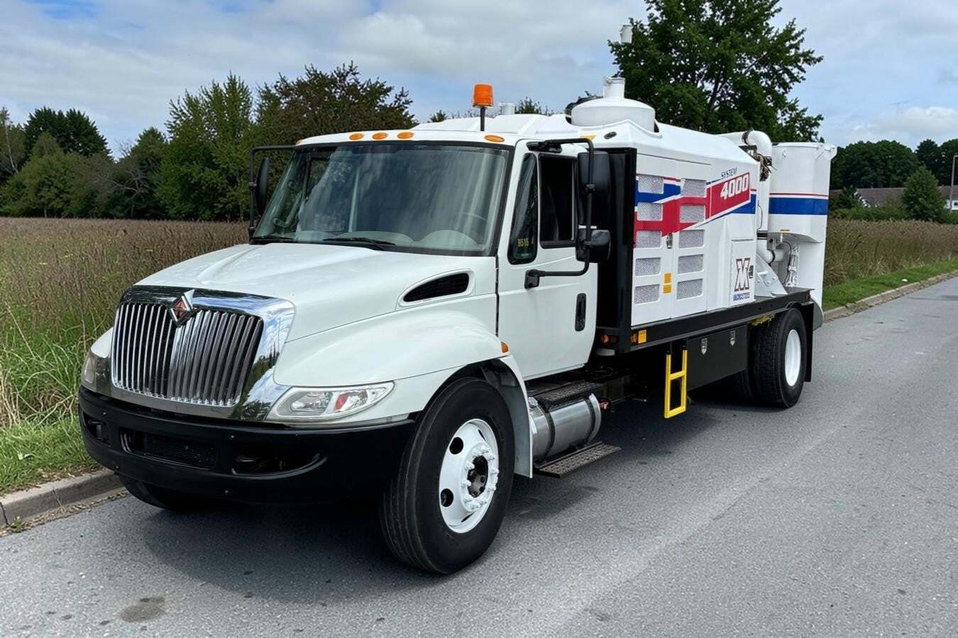 2016 INTERNATIONAL DURASTAR 4300 in Hatfield, PA